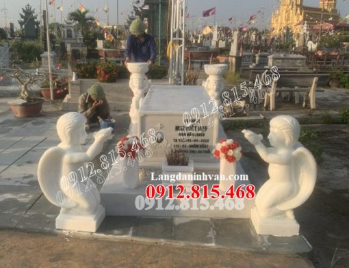 Mẫu mộ công giáo đá trắng đẹp thiết kế xây tam cấp bàn tại Phú Thọ