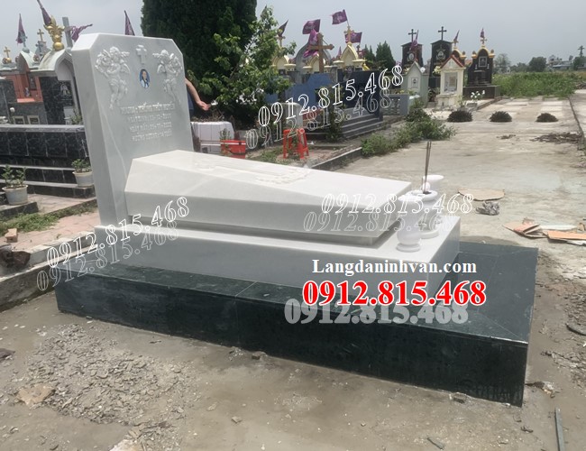Mẫu mộ đá trắng đơn giản đẹp của người theo đạo công giáo bán tại Thừa Thiên Huế