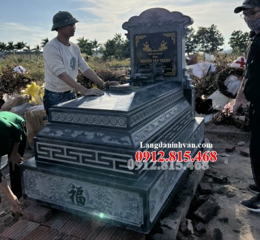 Mẫu mộ tam cấp đá xanh rêu nguyên khối đẹp bán tại Bắc Giang