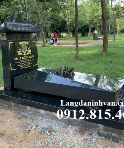Mẫu mộ đá hoa cương đẹp bán tại Quảng Bình thiết kế 1 mái đao đơn giản chuẩn phong thủy