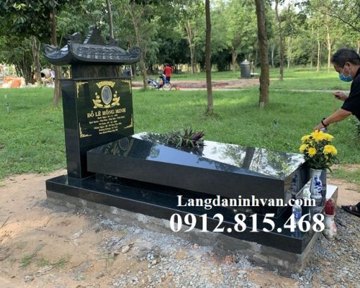 Mẫu mộ đá hoa cương đẹp bán tại Quảng Bình thiết kế 1 mái đao đơn giản chuẩn phong thủy